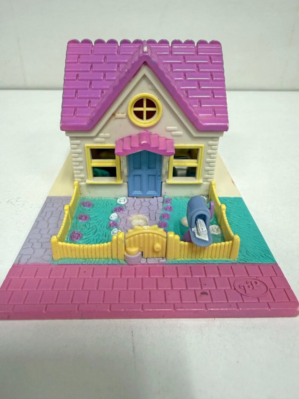 Vintage Polly Pocket Cozy Cottage - Picture 2 of 14